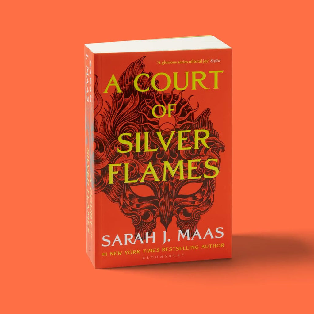 A Court of Silver Flames: The fifth book in GLOBALLY BESTSELLING FANTASY ROMANCE series Paperback / softback 784 pages