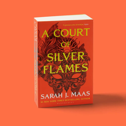 A Court of Silver Flames: The fifth book in GLOBALLY BESTSELLING FANTASY ROMANCE series Paperback / softback 784 pages