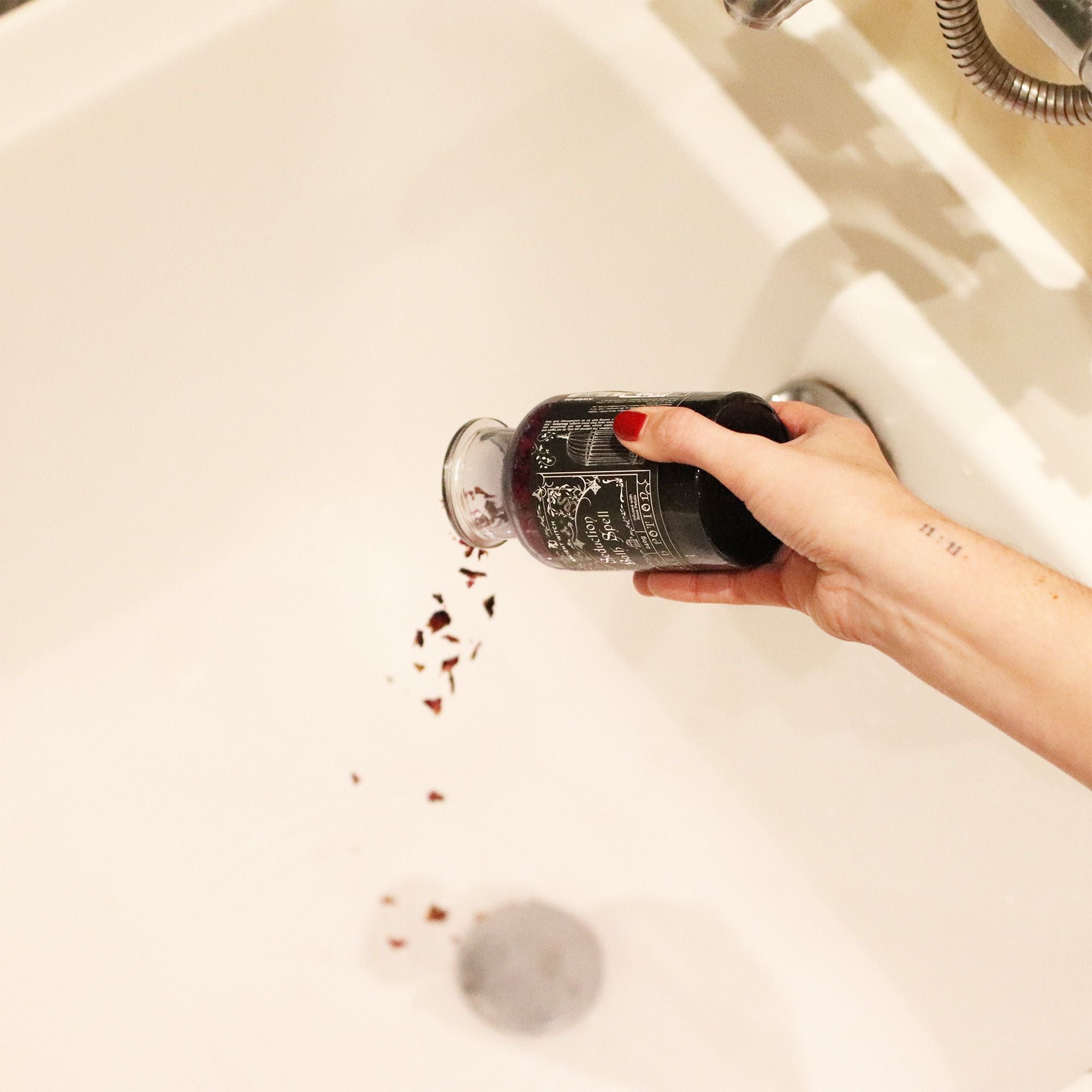 Ancient Witch Bath Spell Potion & Amethyst Crystal Amulet - Seduction Potions