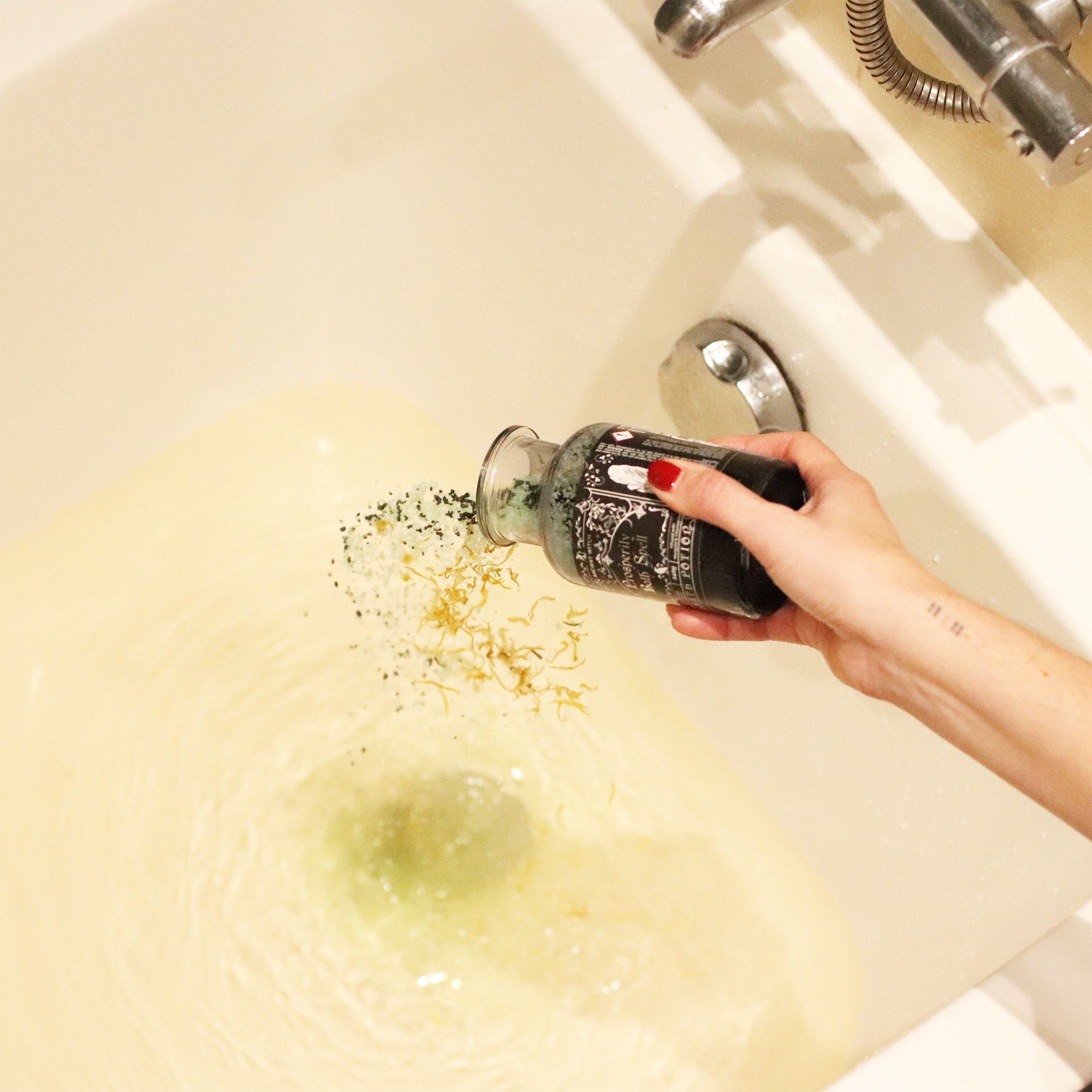 Ancient Witch Bath Spell Potion & Aventurine Crystal Amulet - Prosperity Potions