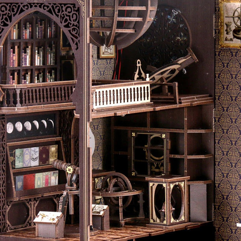 Astronomy Museum Book Nook Game