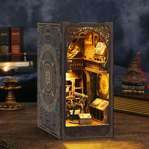 Astronomy Museum Book Nook Game