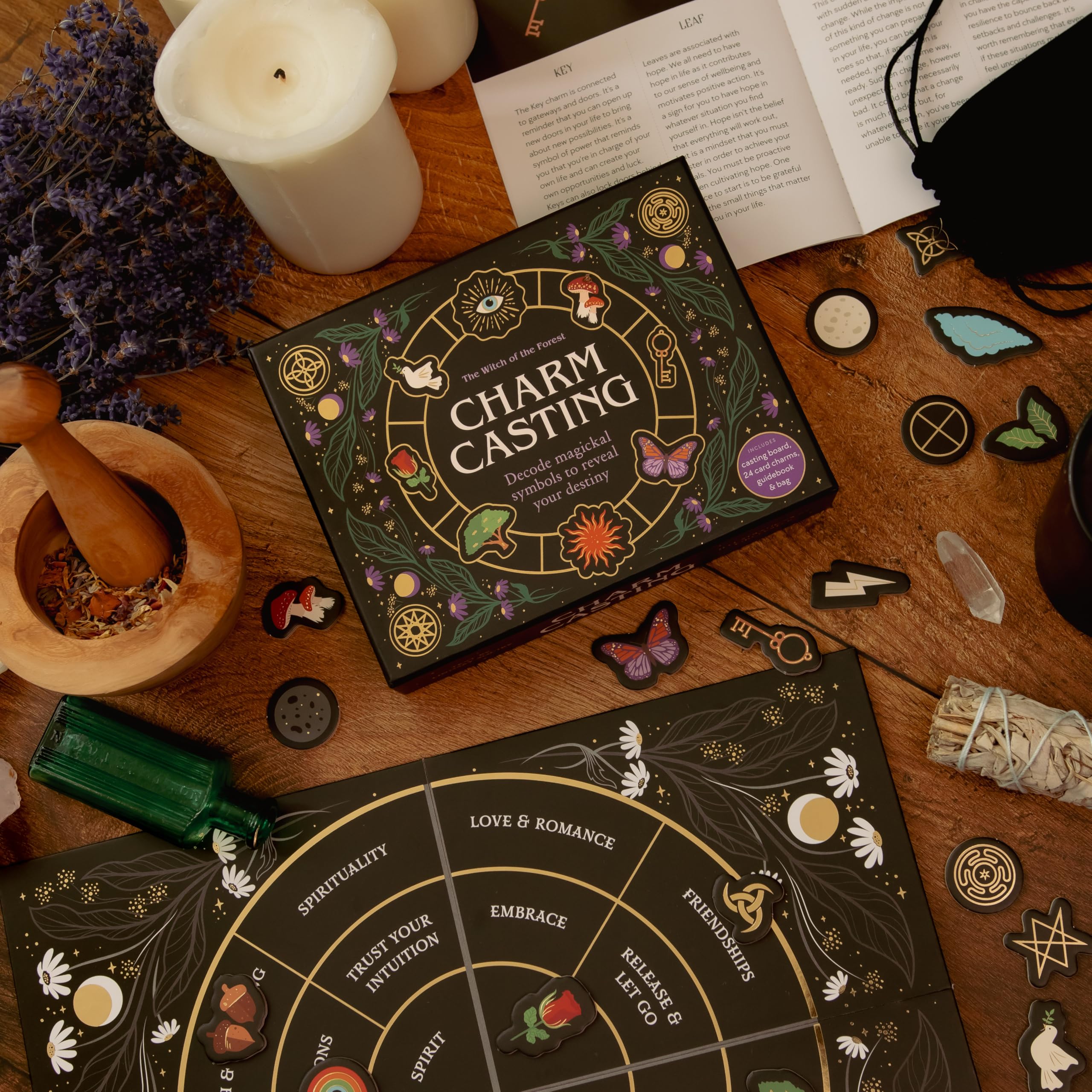 Charm Casting : Decode magickal symbols to reveal your destiny - Includes: casting board, 24 card charms, guidebook and bag