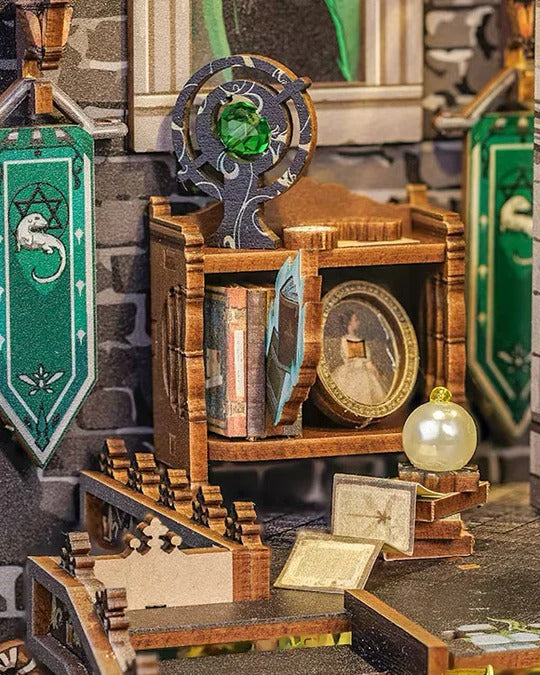 Darkness Commom Room Book Nook Game