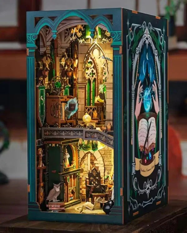 Darkness Commom Room Book Nook Game