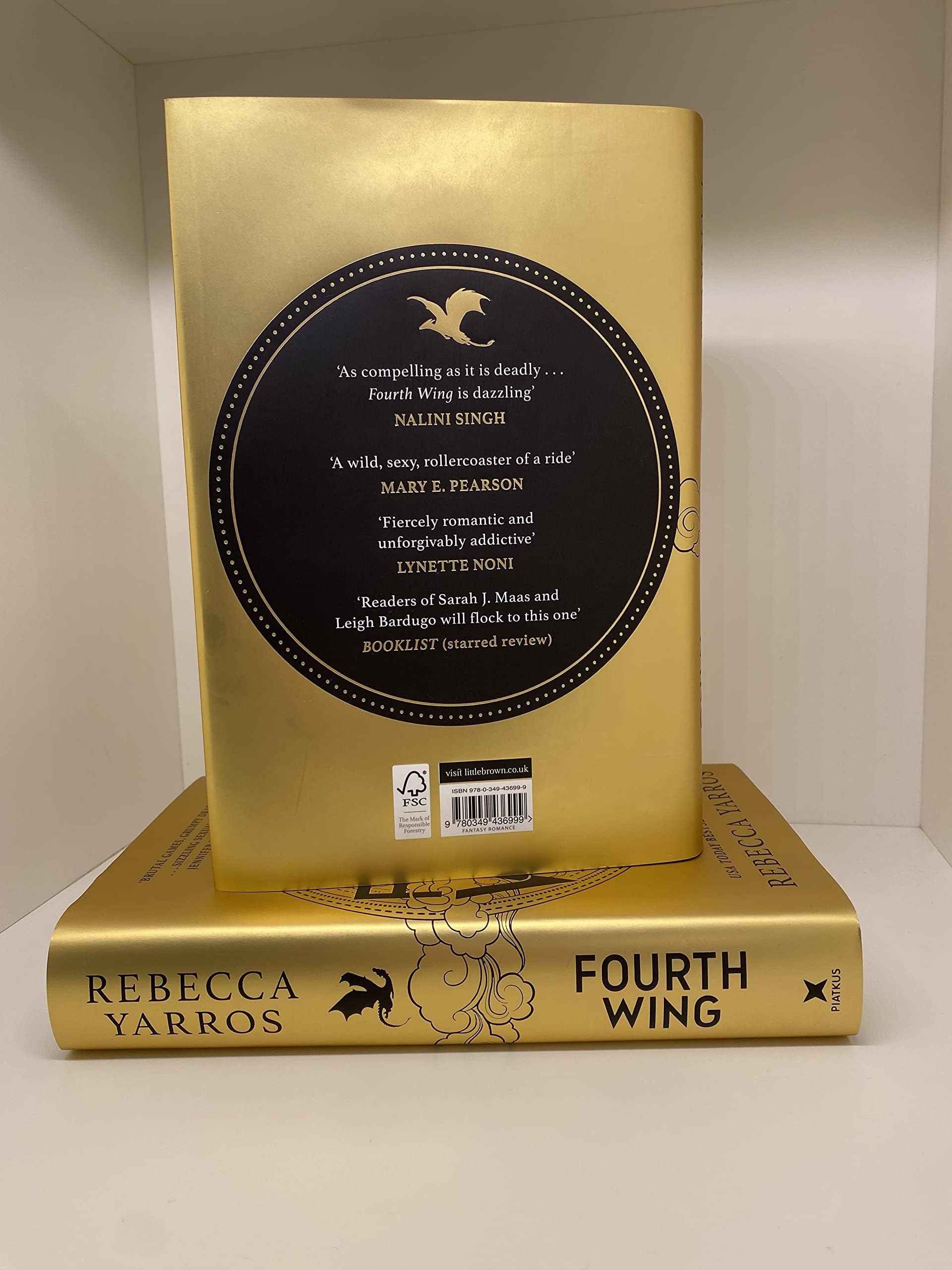 Fourth Wing : DISCOVER THE GLOBAL PHENOMENON THAT EVERYONE CAN'T STOP TALKING ABOUT!