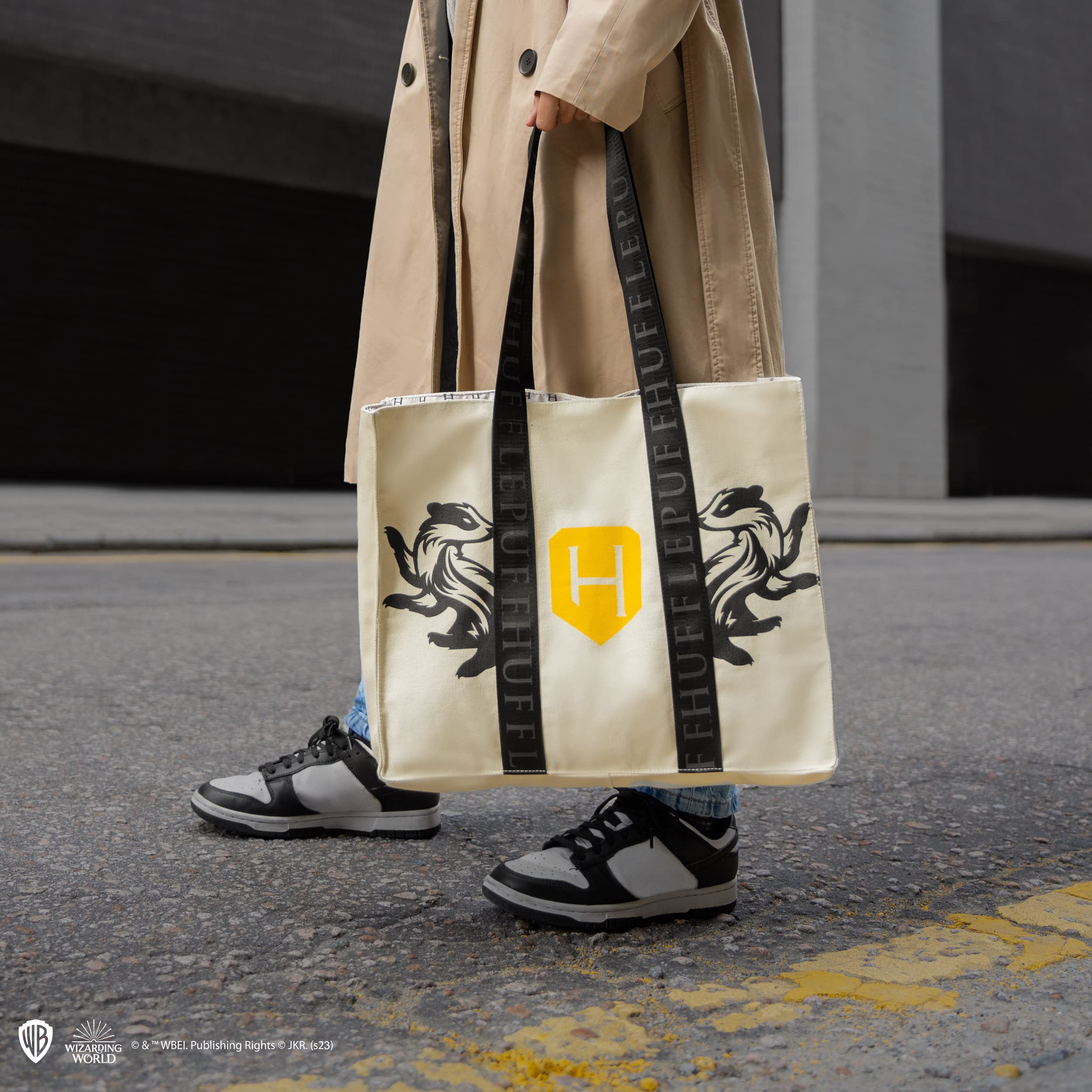 Harry Potter Hufflepuff Deluxe Tote Bag