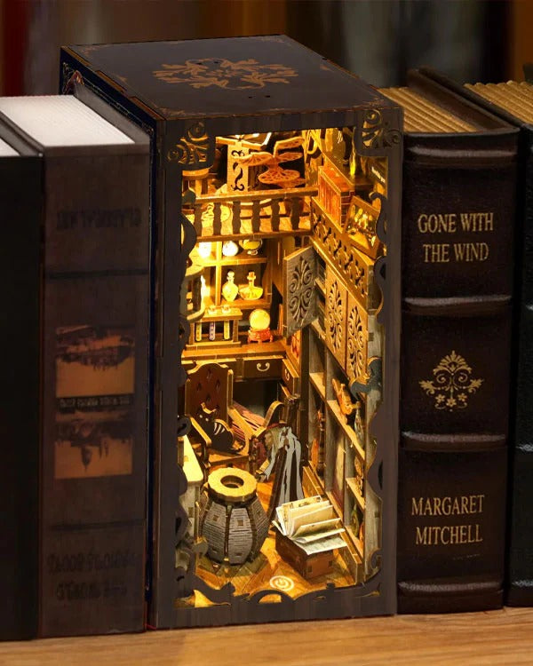 Magic Night Book Nook Game