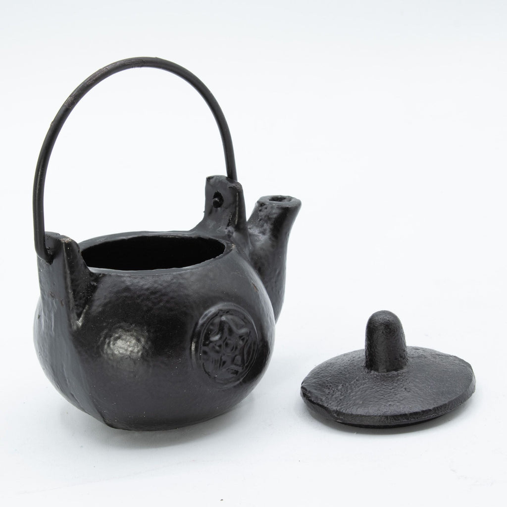 Small Cast Iron Ritual Pot with Pentagon 8x8x10cm Bowls and Cauldrons
