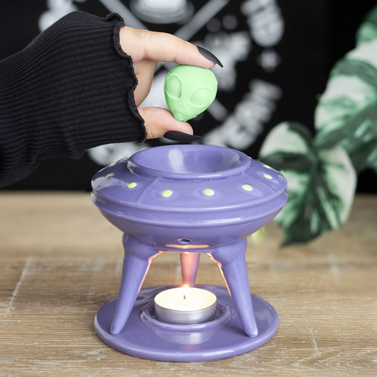 UFO Wax Burner with Lime Alien Melt